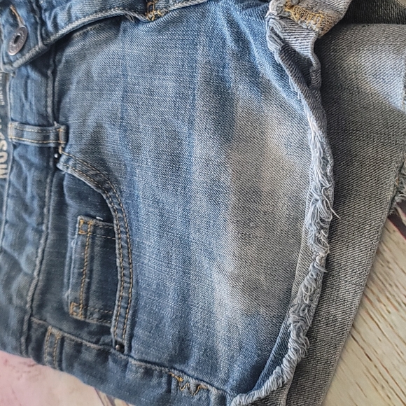 Frayed Jean shorts - Picture 2 of 4